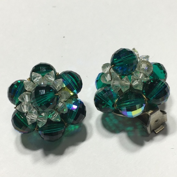 ๐ Vintage AB Cluster Clipon Earrings - Picture 4 of 8